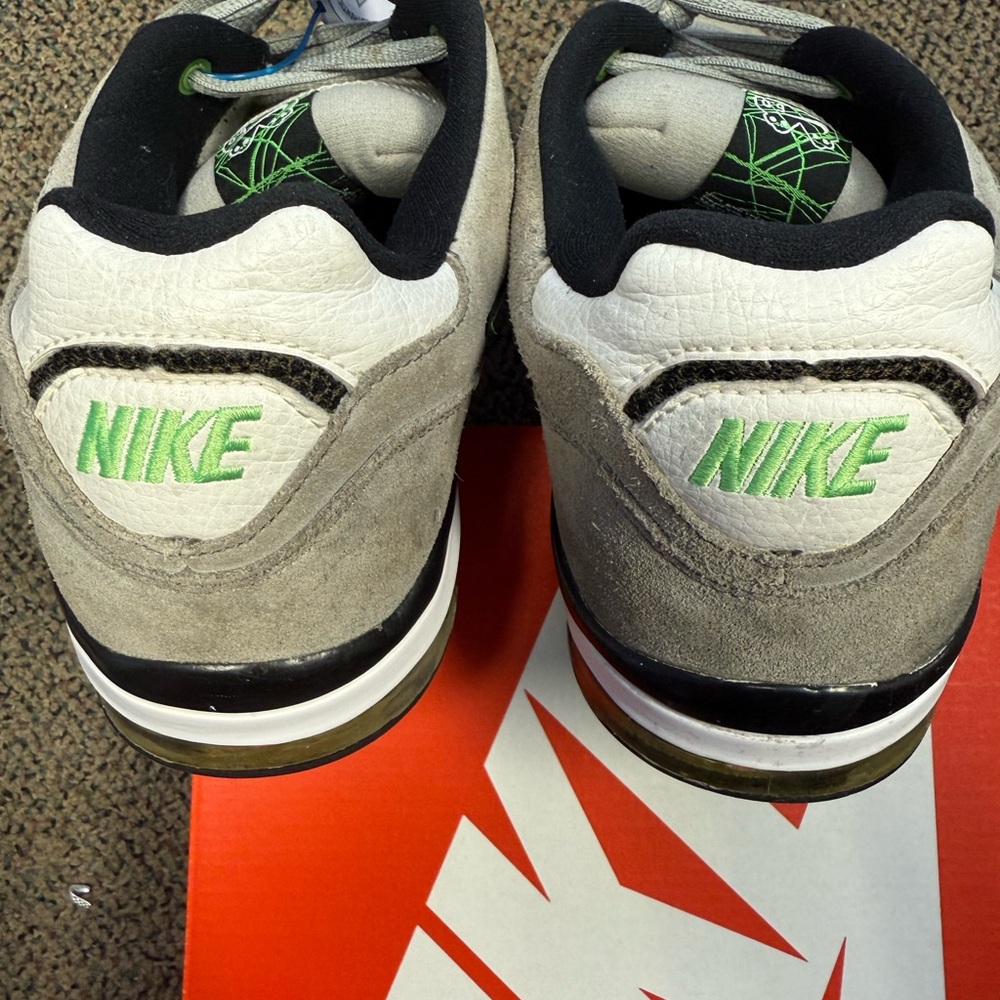 Nike Zoom Air 6.0 SB- Men's Green and Gray Sneakers - Picture 4 of 5